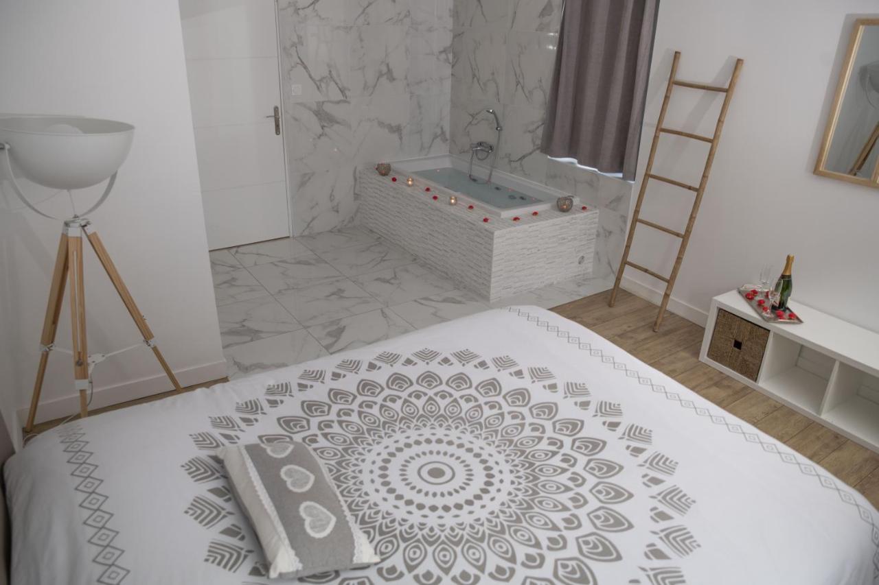 Triplex 110 M2 Centre Historique Avec Jacuzzi Dinan Apartment Exterior photo