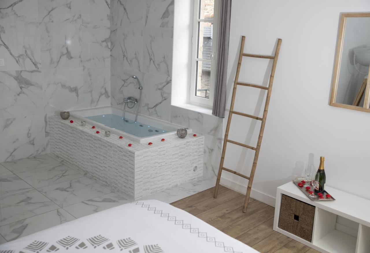 Triplex 110 M2 Centre Historique Avec Jacuzzi Dinan Apartment Exterior photo