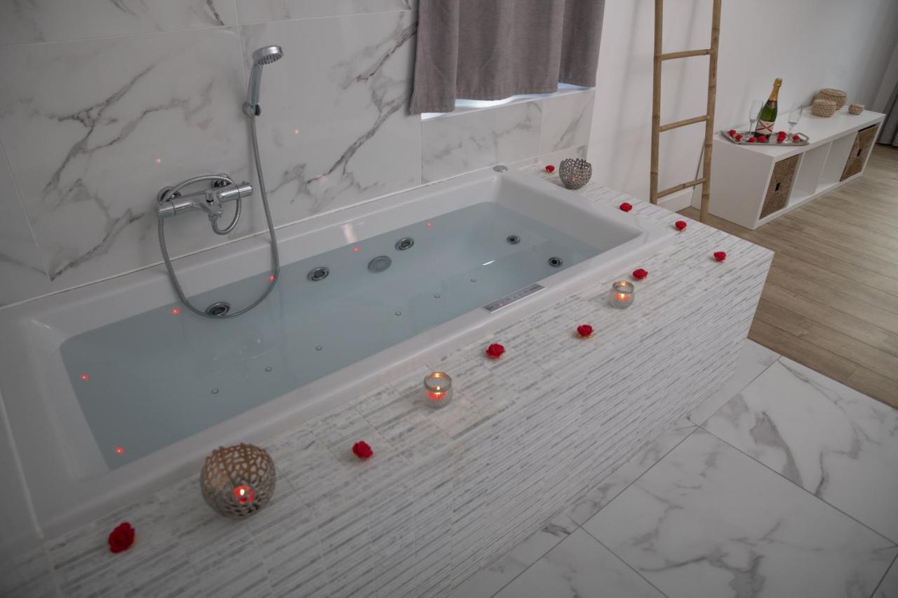 Triplex 110 M2 Centre Historique Avec Jacuzzi Dinan Apartment Exterior photo